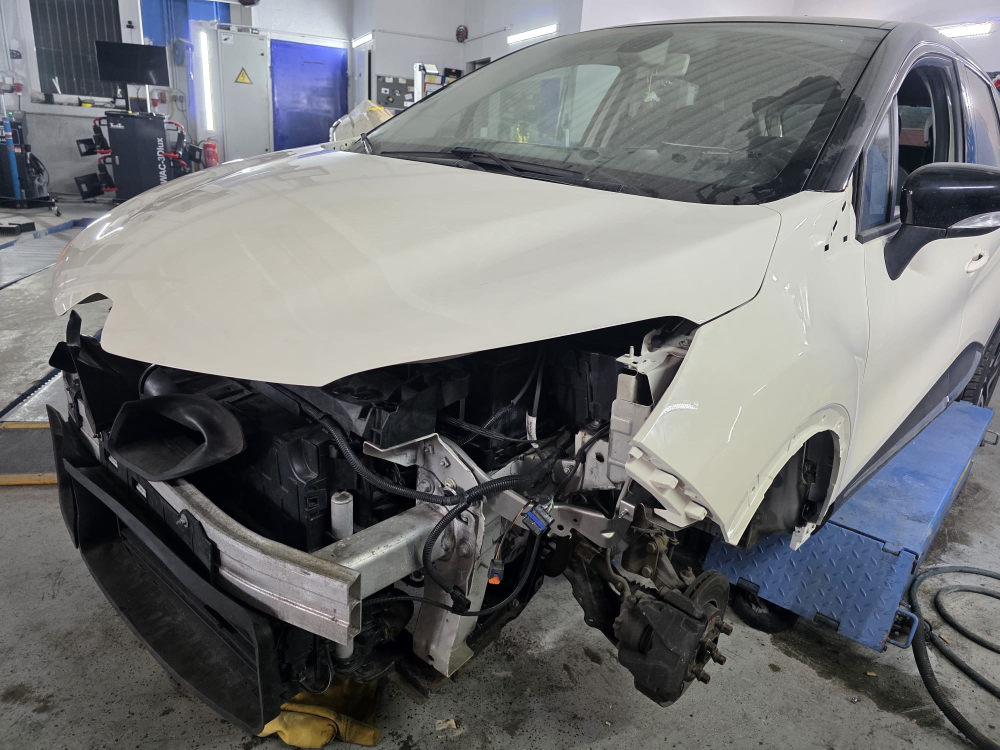 Renault Captur vor Reparatur